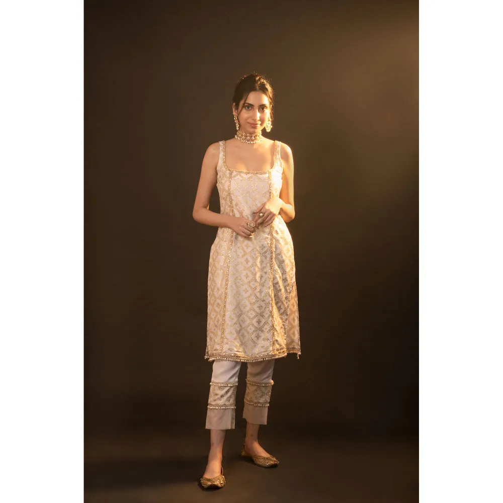 Monk & Mei Eloise Sleeveless Kurta With Dupatta (Set of 3)