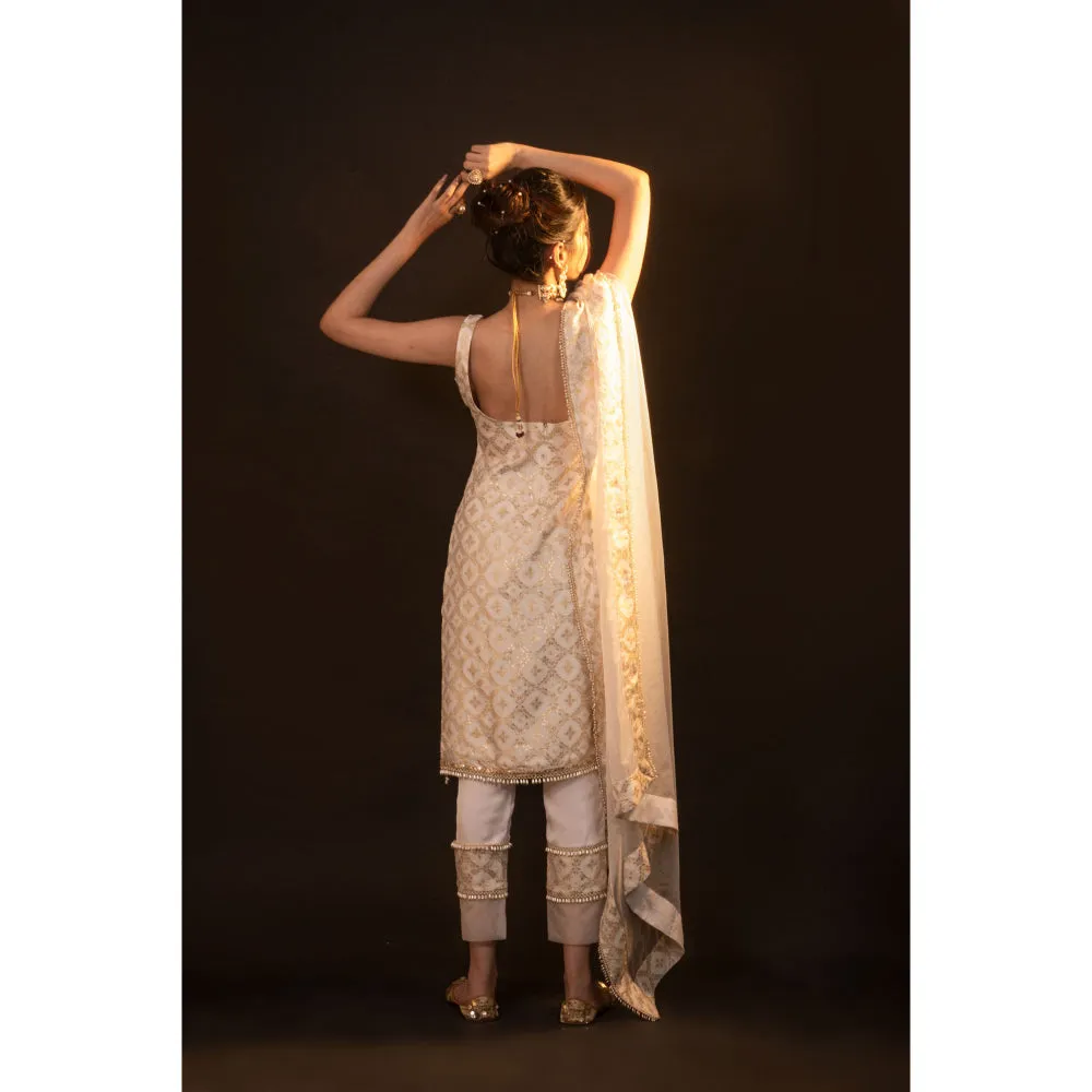 Monk & Mei Eloise Sleeveless Kurta With Dupatta (Set of 3)