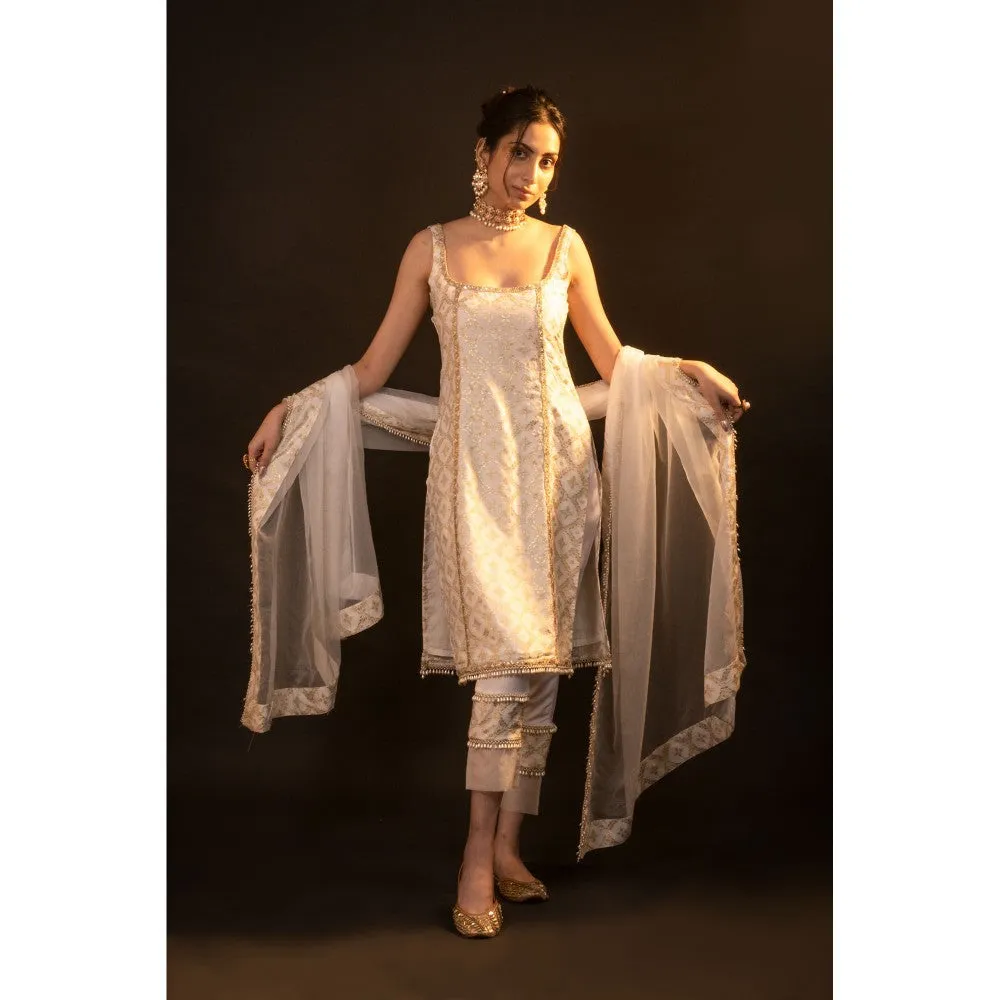 Monk & Mei Eloise Sleeveless Kurta With Dupatta (Set of 3)